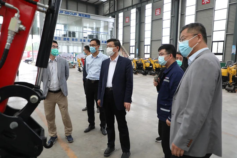 Warmly welcome the leaders of Jining Economic Development Zone to visit Hightop Group for investigation and research
